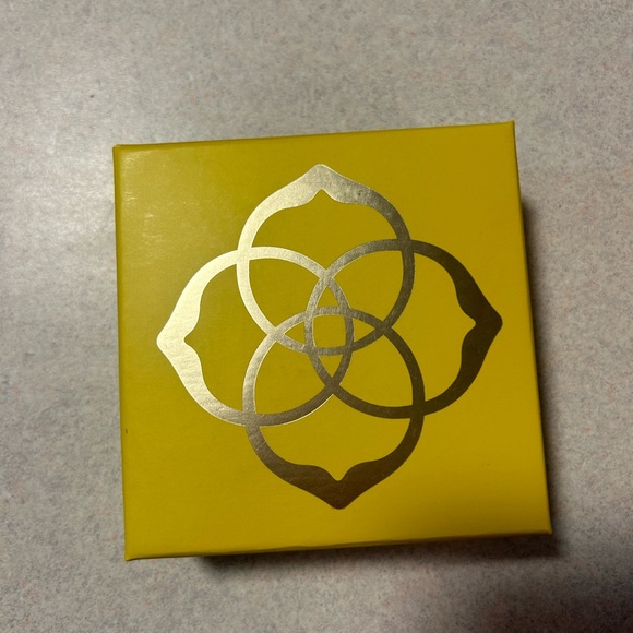 Kendra Scott Gold Butterfly Necklace-Coral Catseye - Picture 4 of 8